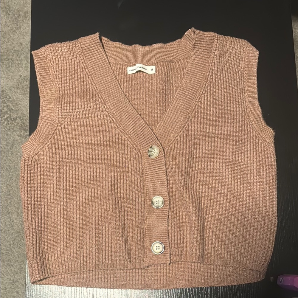 Moon & Madison Brown Sleeveless Sweater